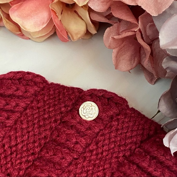 Red Knit Criss Cross Ponytail Pom Pom Beanie - Picture 11 of 15